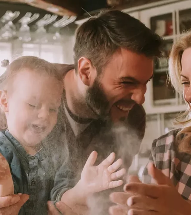 li-family-cooking-together-emea